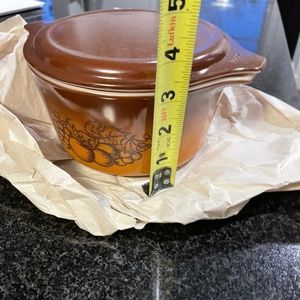 Vintage pyrex with lid